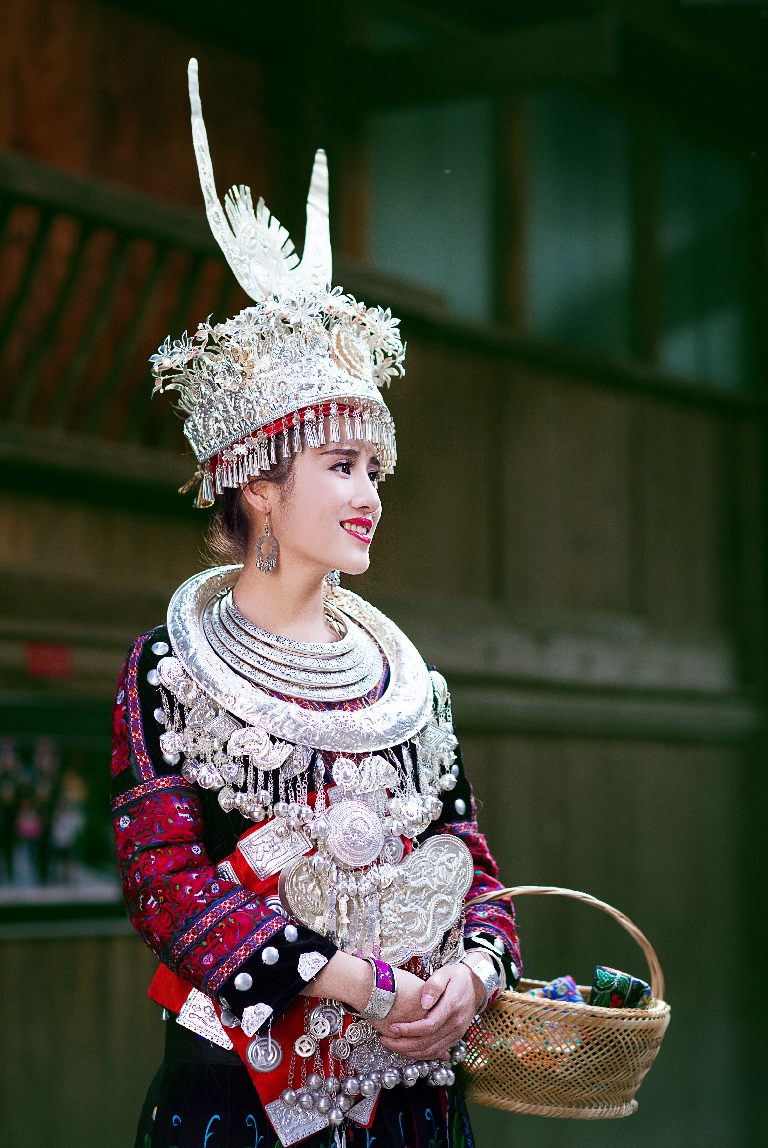 苗族,1995年4月13日出生于贵州省黎平县,毕业于贵州省凯里市凯里学院