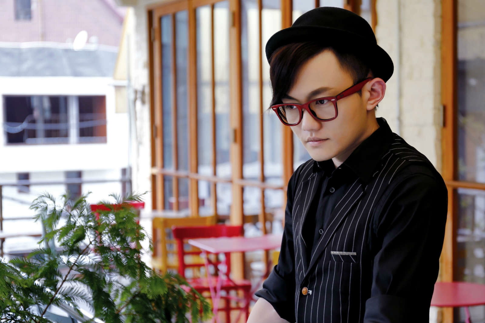  p>丁克森,原名丁晨,湖北武汉人,籍贯湖北武汉,中国流行男歌手,词曲