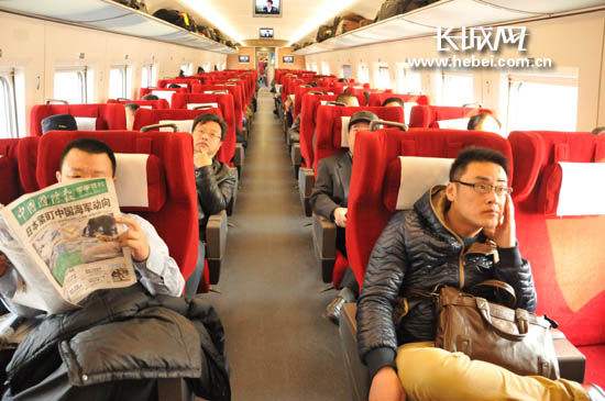 软座,中国火车的座位一种,常见于<a target=