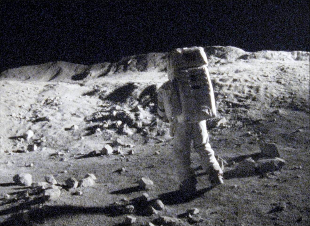  p>阿波罗18号,其主要情节为:上世纪60,70年代,美苏两大发达国家进行