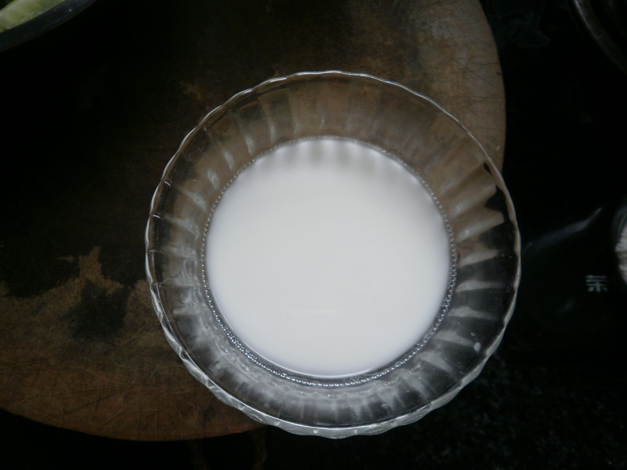  p>水淀粉是干淀粉给加上水,和在一起就叫水淀粉.