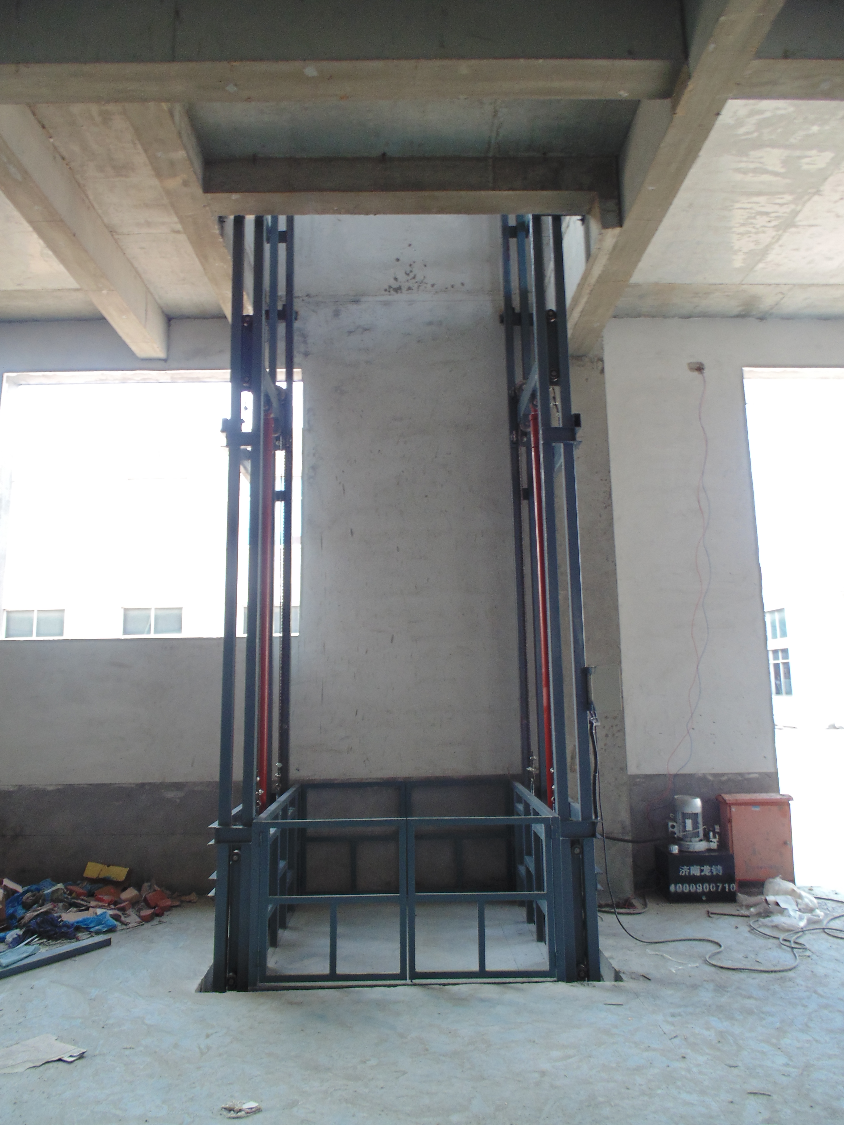 升降货梯