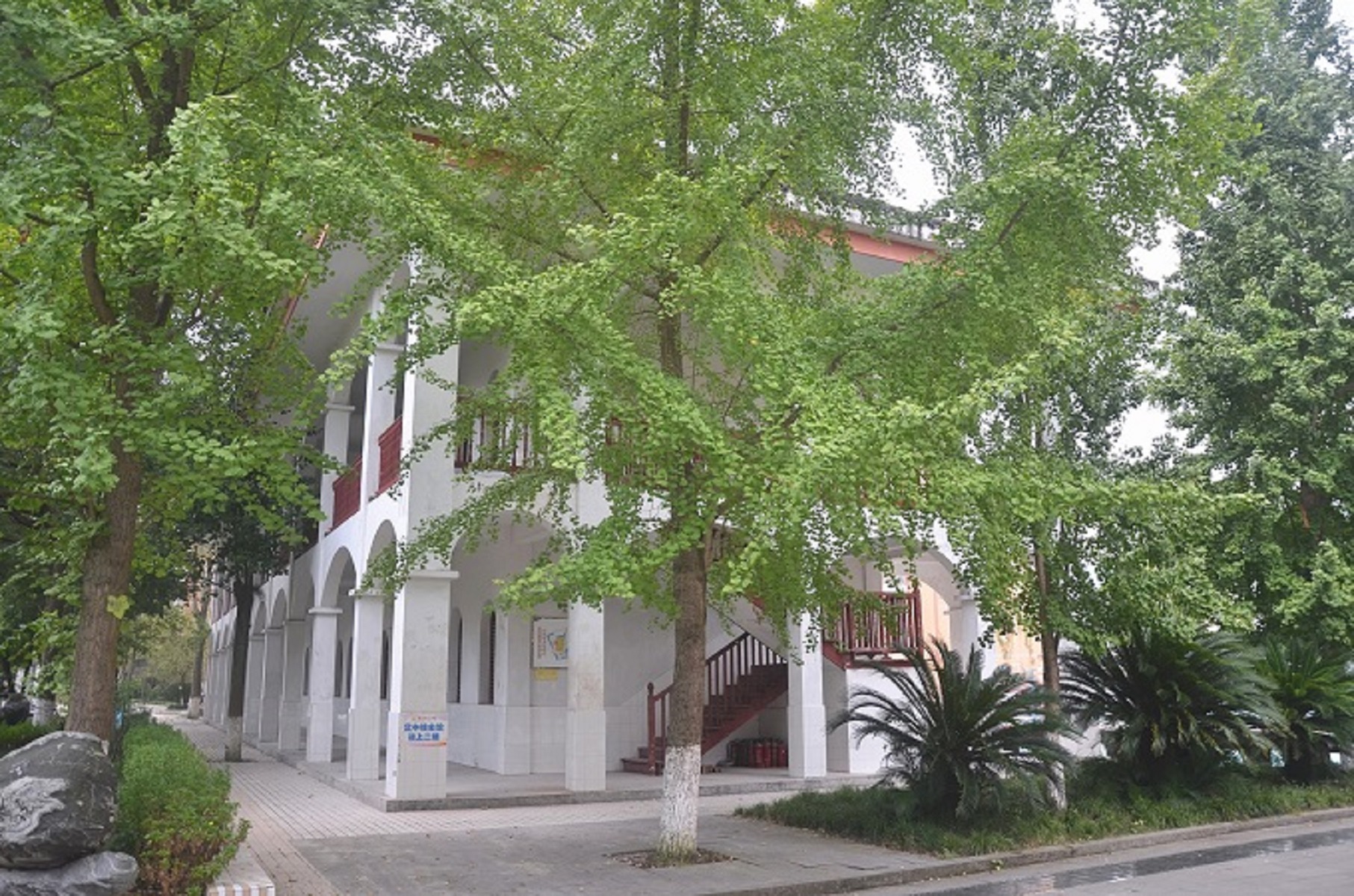  p>重庆市大足中学,位于重庆市 a target="_blank" href="/item/大足