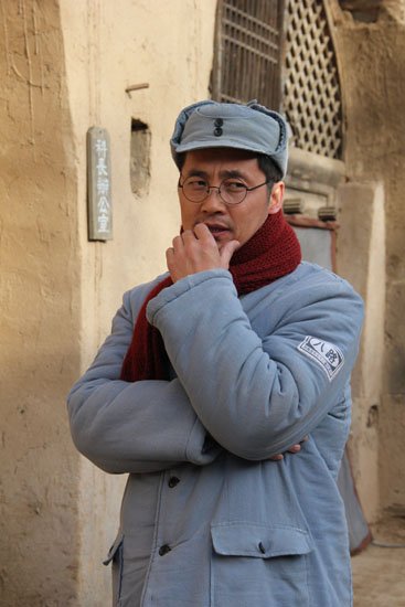 出生于吉林省长春市,毕业于上海戏剧学院表演系,中国内地影视男演员