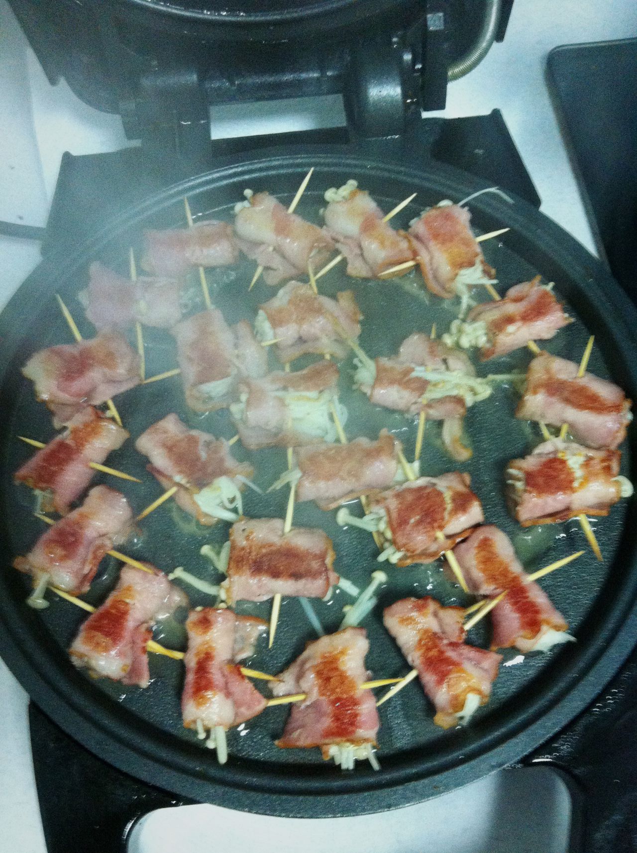 电饼铛培根金针菇卷