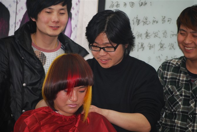  p>李彩文,男,汉族,中国10大新锐美发大师,中国美发商战系统第一任