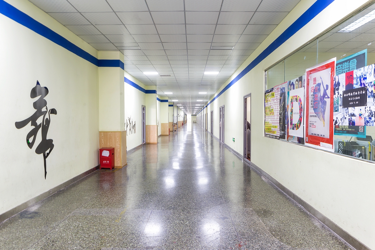 成都新亚艺术学校