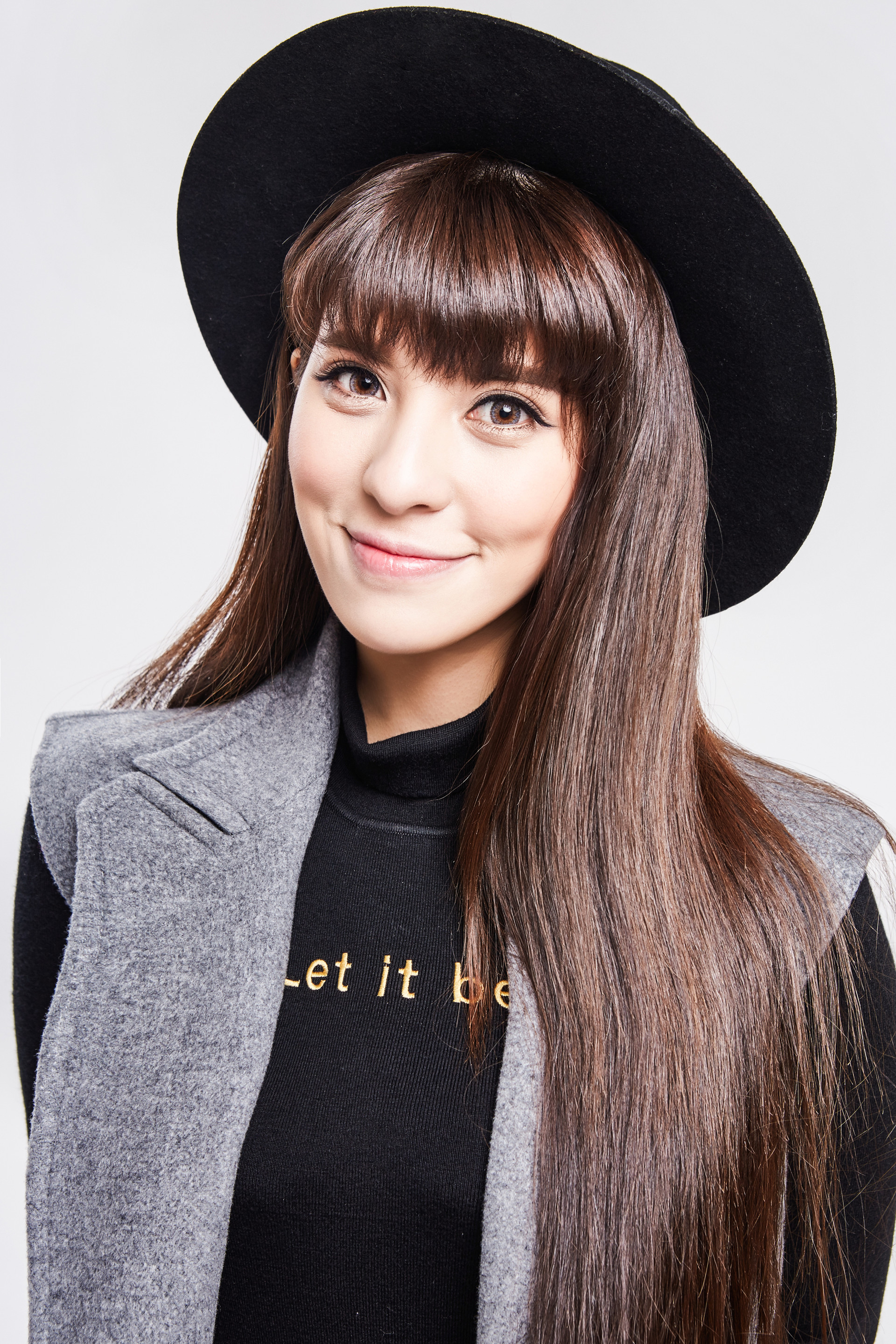  p>李邹珺(贝贝),1987年7月31日出生于湖北省武汉市,中国内地女歌手.