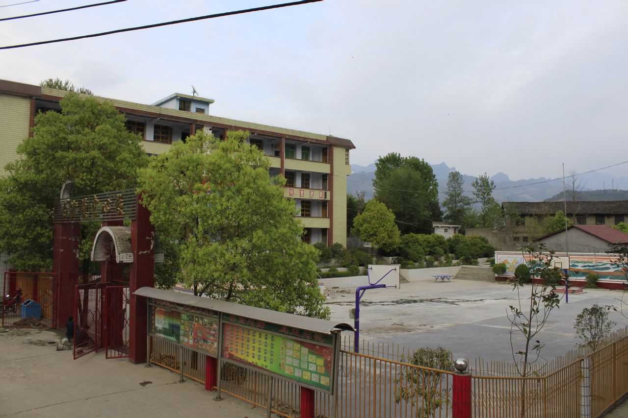 万源市白沙镇小学