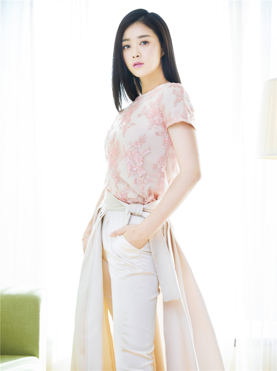  p>蒋欣,1983年5月8日出生于新疆维吾尔自治区乌鲁木齐市,中国内地女