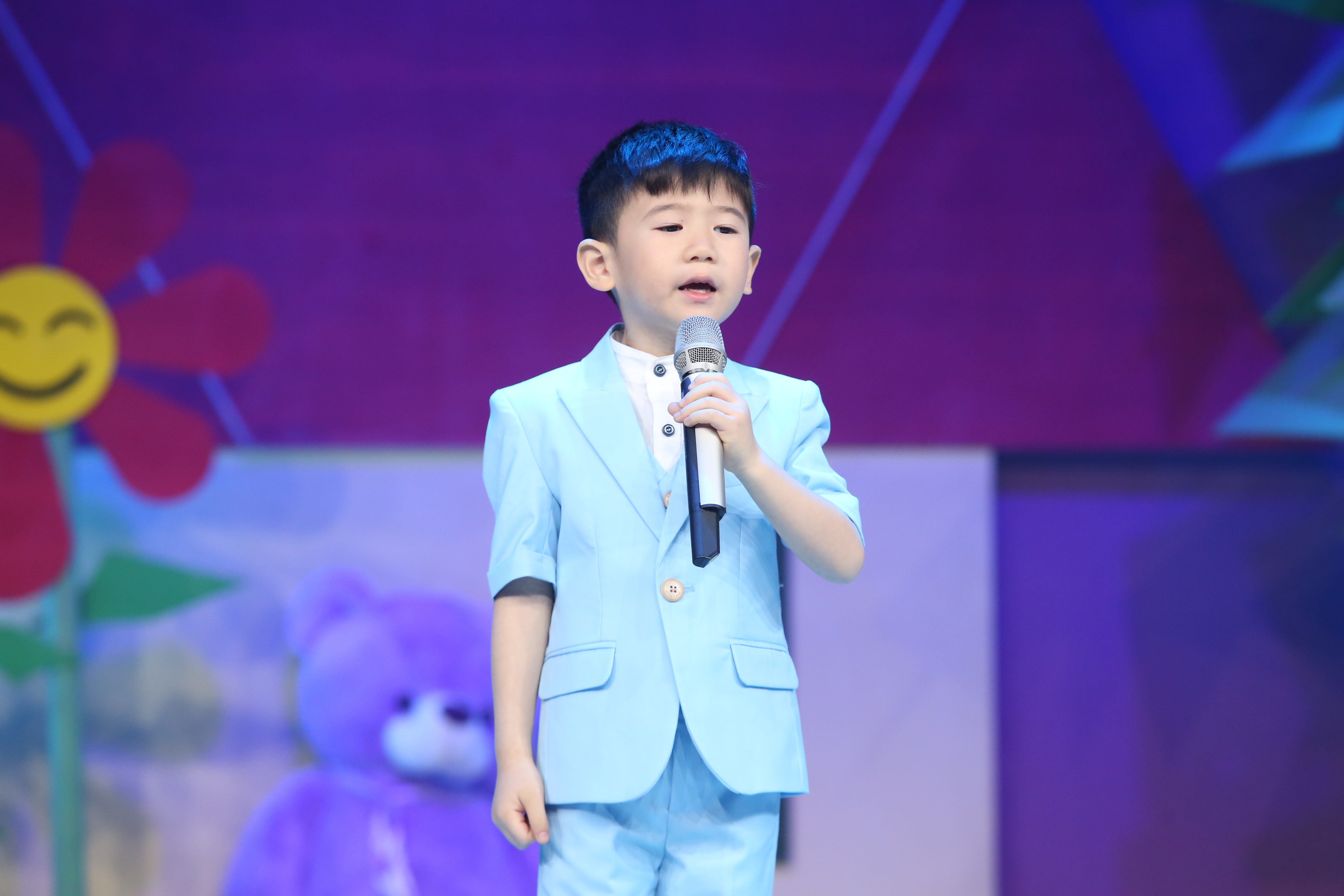  p>邓力玮,小名四爷,2012年5月6日出生于香港,中国内地童星.