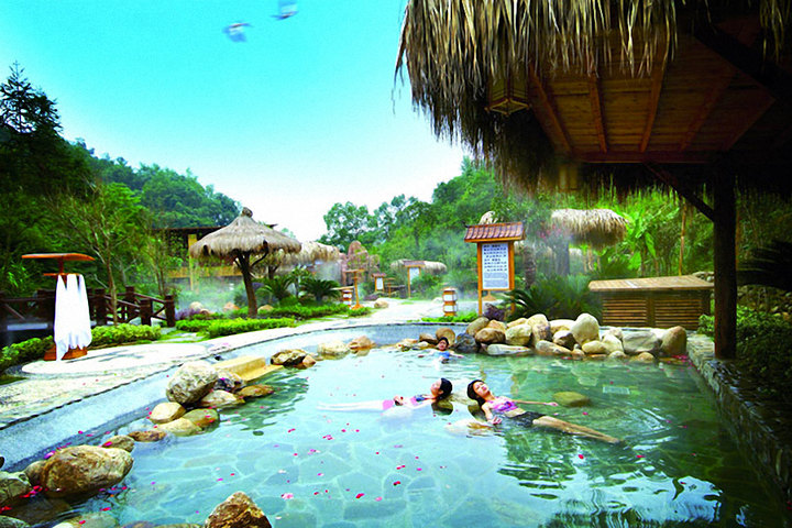  p>温泉度假村是集温泉洗浴,住宿,餐饮,会务,健身, 温泉度假村 娱乐等