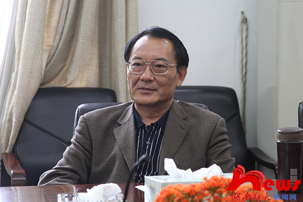  p data-id="gnwglvovv7">刘湘溶,男,1955年生,籍贯江西新干县,中共