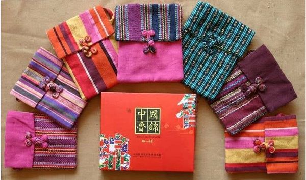 "等,因图案绚丽似锦,1985年被山东省工艺美术所定为此名,简称"鲁锦"