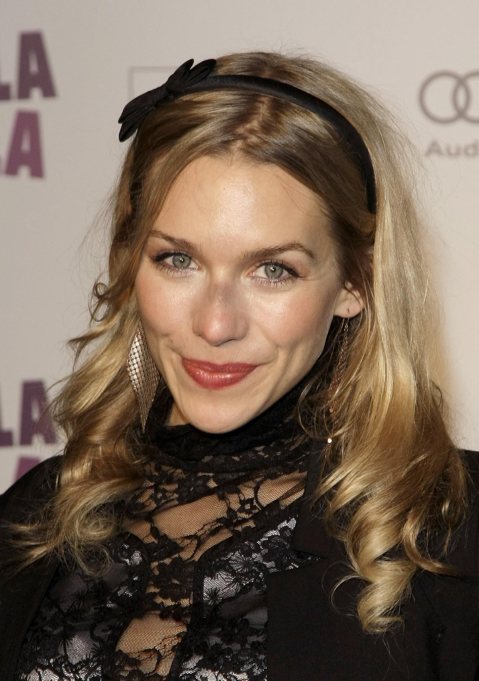  p>茱莉亚·迭泽(英文名:julia dietze),1981年3月7日出生于 a target