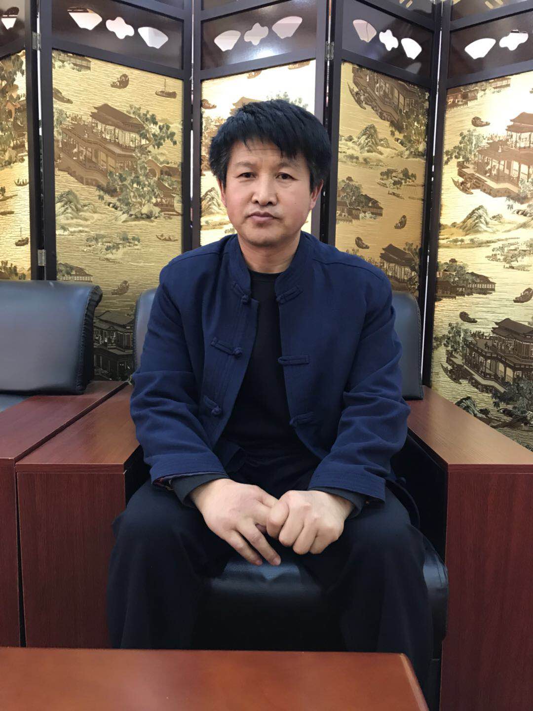 ossw">谢军,男,中国国籍,1969年4月生于吉林白城,蒙古族,职业书法家