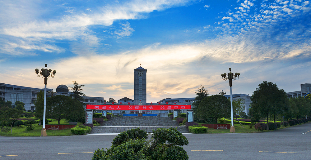 first middle school of taoyuan county),简称"桃一","桃源一中"