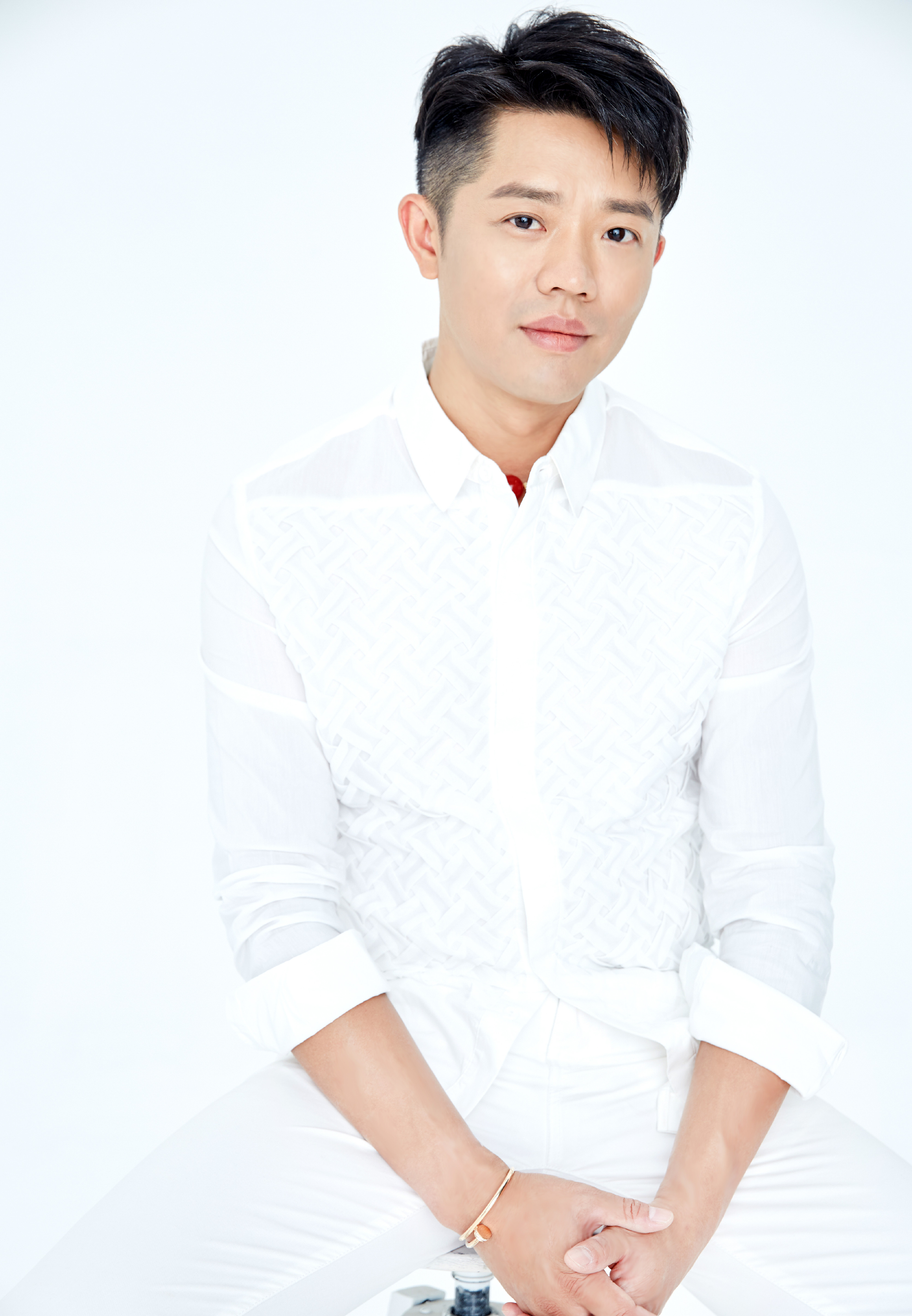  p>曾毅,1973年11月6日出生于 a target="_blank" href="/item/湖南省