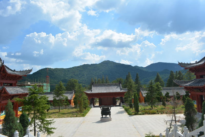  p>法眼寺就坐落在 a target="_blank" href="/item/河南/132980"