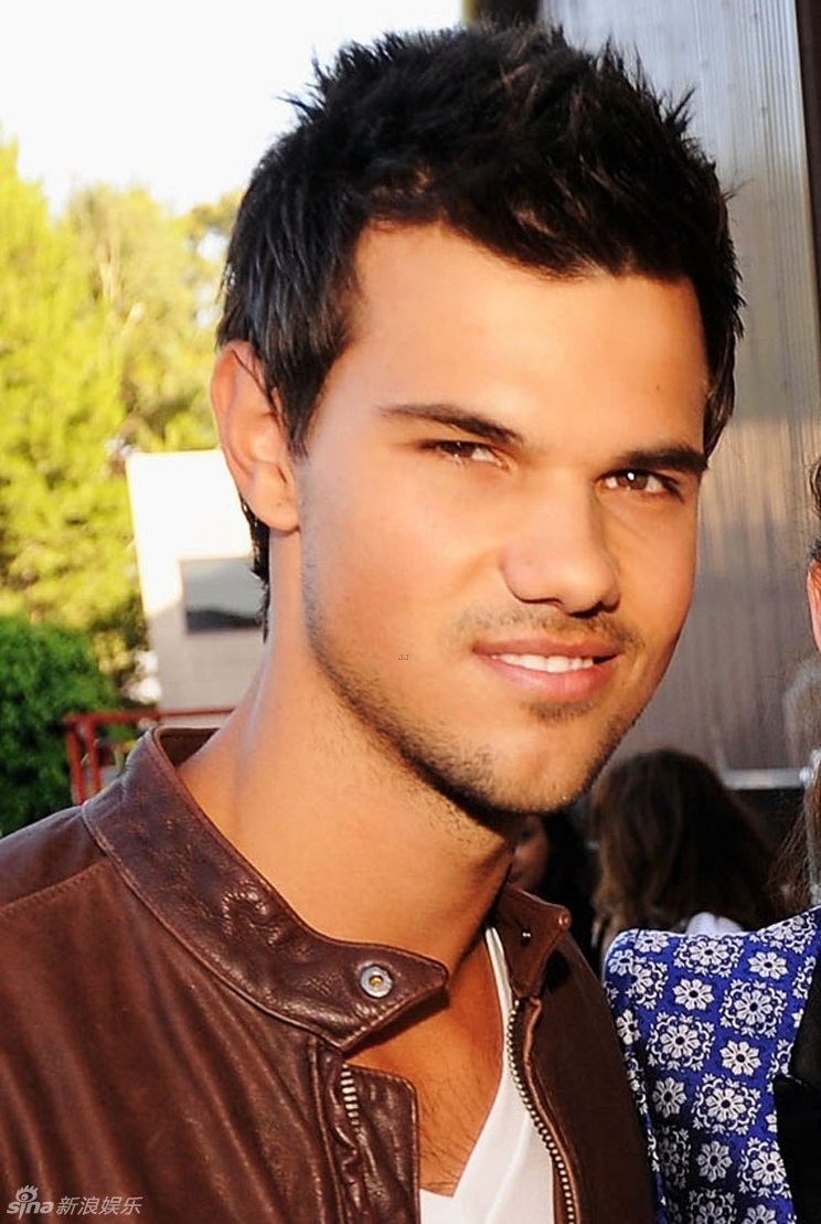 taylor daniel lautner()