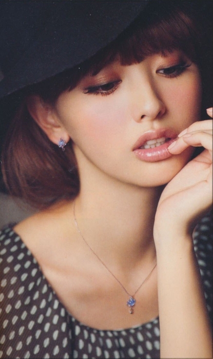  p>铃木惠美,原名吴子靓,1985年出生于中国上海,日籍华裔模特,演员