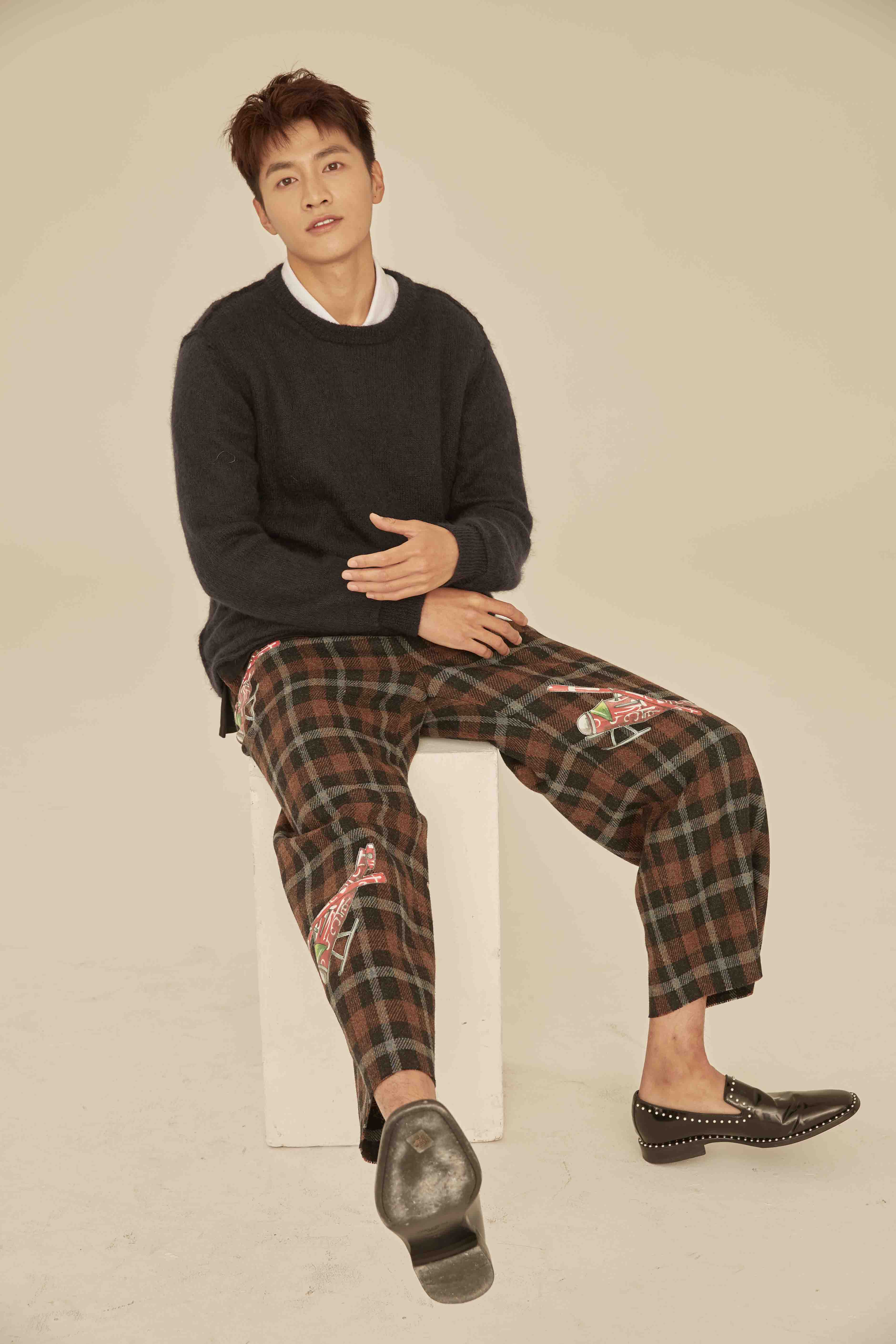 3e">金泽(张家玮),1993年1月30日出生于山东省威海市,中国内地男演员