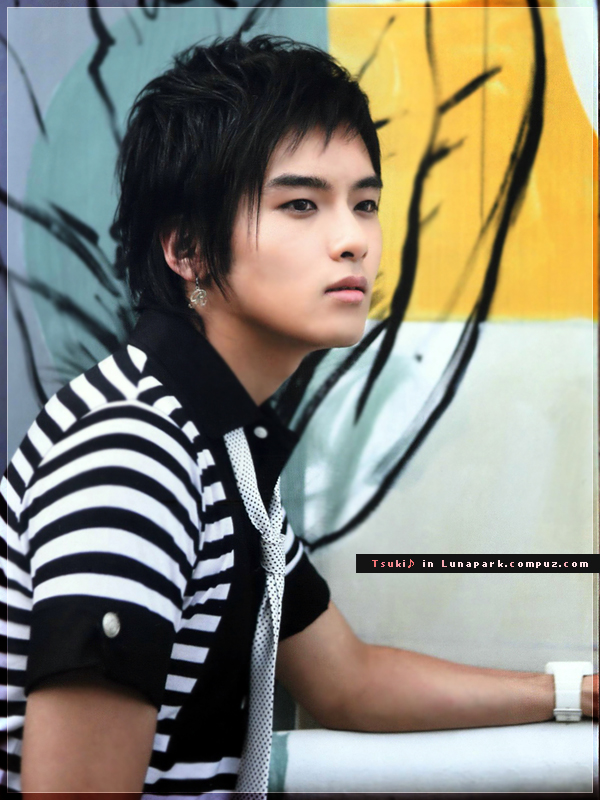  p>金厉旭,于1987年6月21日出生一个音乐世家,韩国王牌天团 a href="