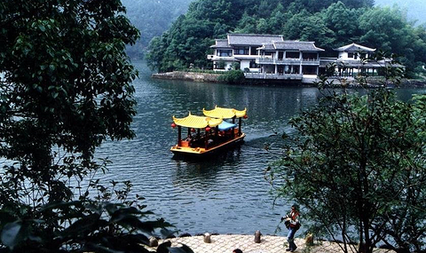  p data-id="gnwumpzep7">江南龙门湾景区位于桐庐富春江支流大源溪