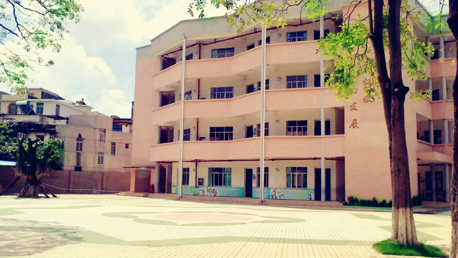  p> b> a href="#">广西北海市实验学校 /a> /b>(beihai experimental