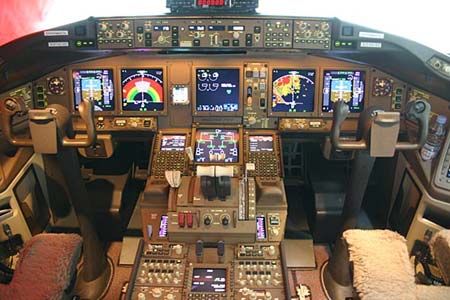 云层,云裳目视气象条件;夜间飞行;高度6000m以上;必须具有姿态指引