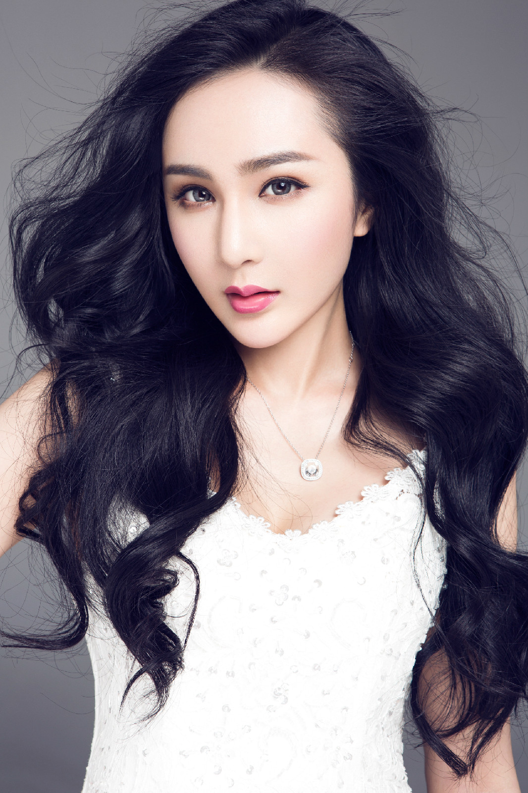  p data-id="gnwtshizze">刘思含(英文名:diana),女,汉族,出生于江苏