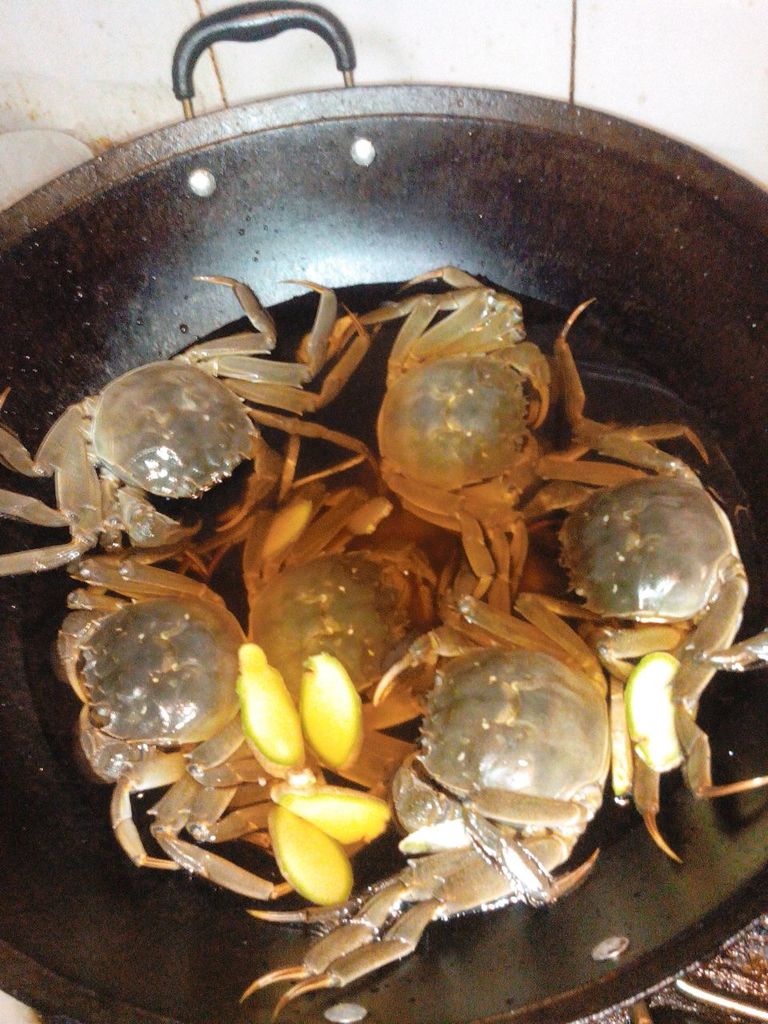 大闸蟹水煮