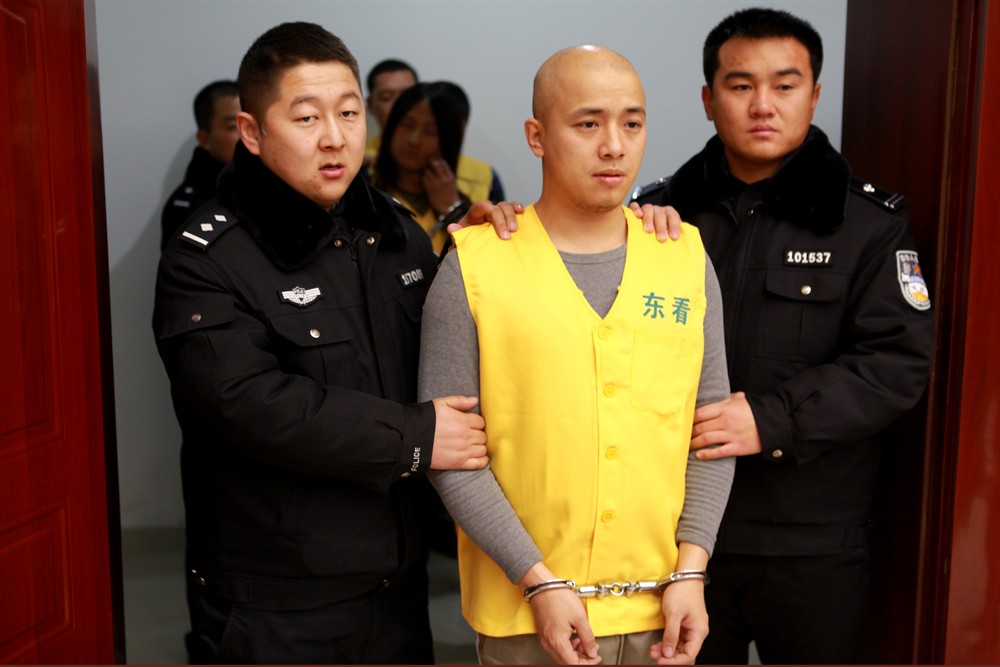 《警察日记》是内蒙古鄂尔多斯市打造的英模电影,由女导演宁瀛执导,男