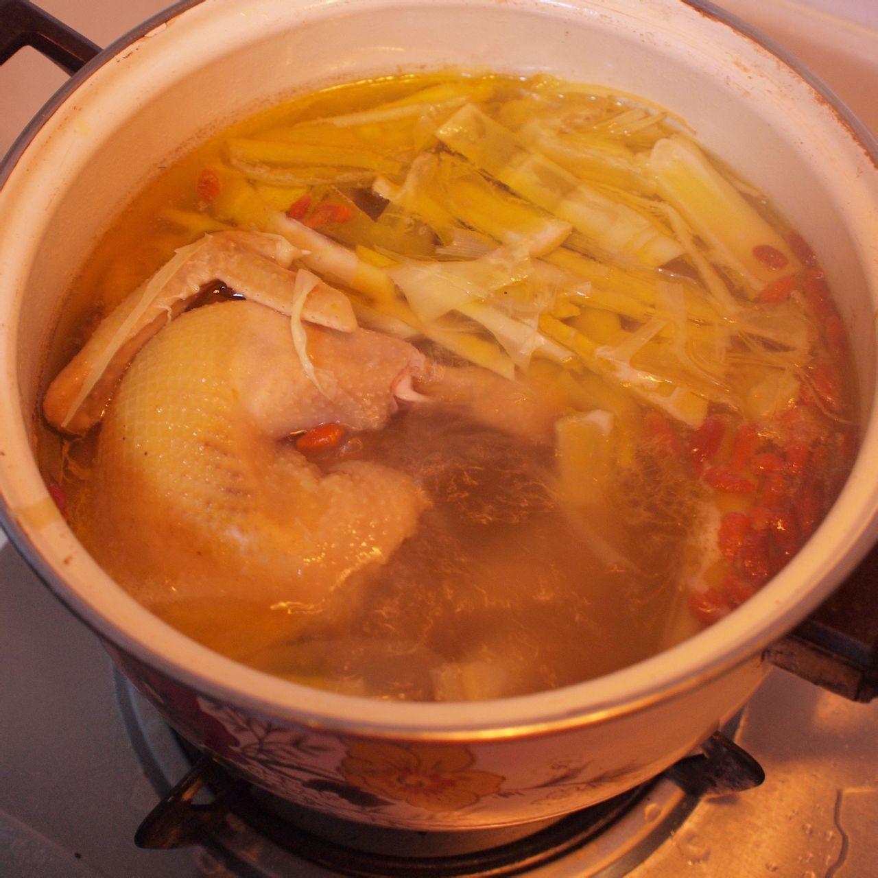 当归枸杞扁尖炖鸡汤