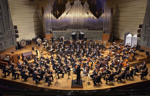 埃米尔 安格尔布雷什特确立了乐团的音乐传统,将德彪西和拉威尔的作品