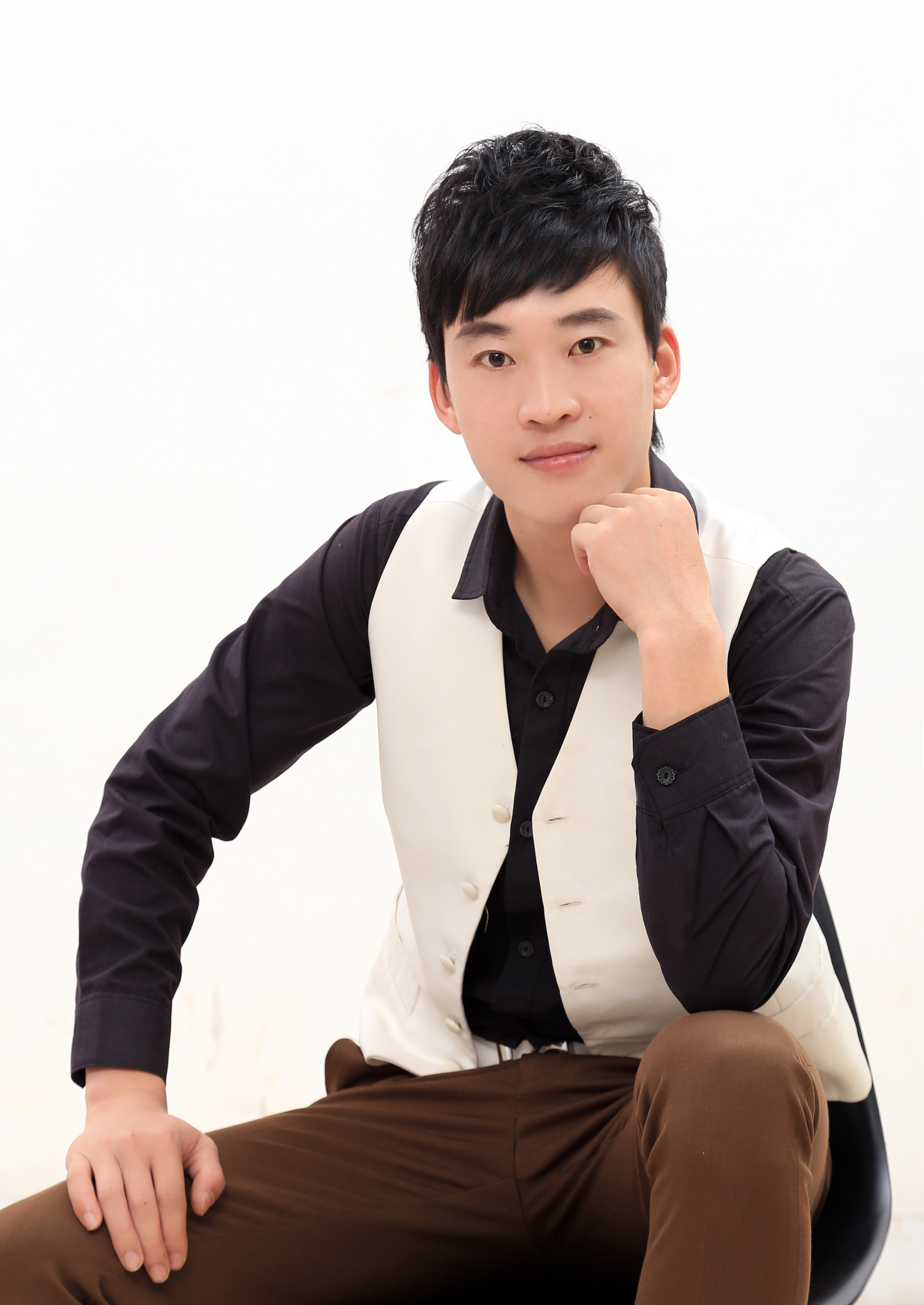  p data-id="go4f2n76jo">周正宝,中国华语男歌手,出生于甘肃靖远县