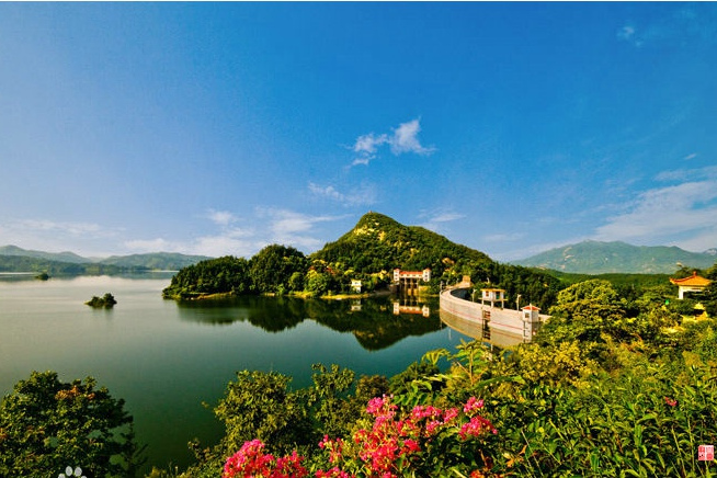  p>明月湖国家级水利风景区位于江西省萍乡市芦溪县. /p>