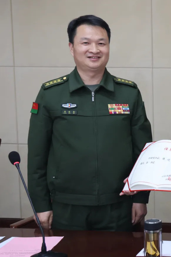  /p> p data-id="uboudwnuna3y">现任江苏省徐州军分区政委. /p>