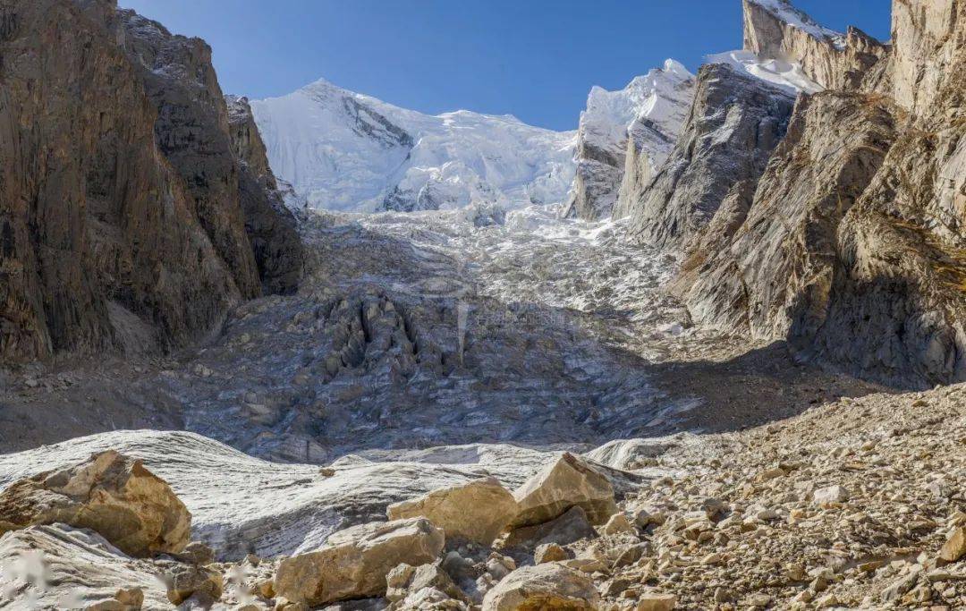  p data-id="gnbk8v0ilp">冰碛地貌是由冰川堆积形成的地貌,冰碛物