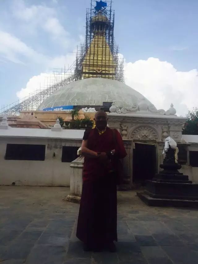  p data-id="t82uchmqkuod">查仓本洛占堆仁波切,楚布寺佛学院院长.