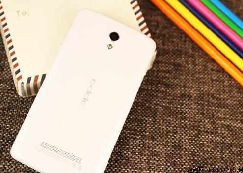 oppo公司发布的手机产品,移动版(r815t)于2013年6月上市,联通版(r815w