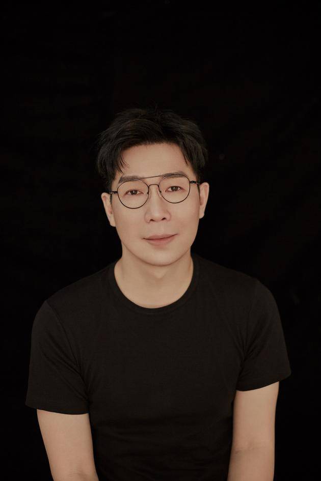  p>品冠,本名黄品冠,1972年2月26日出生于马来西亚吉隆坡,祖籍中国