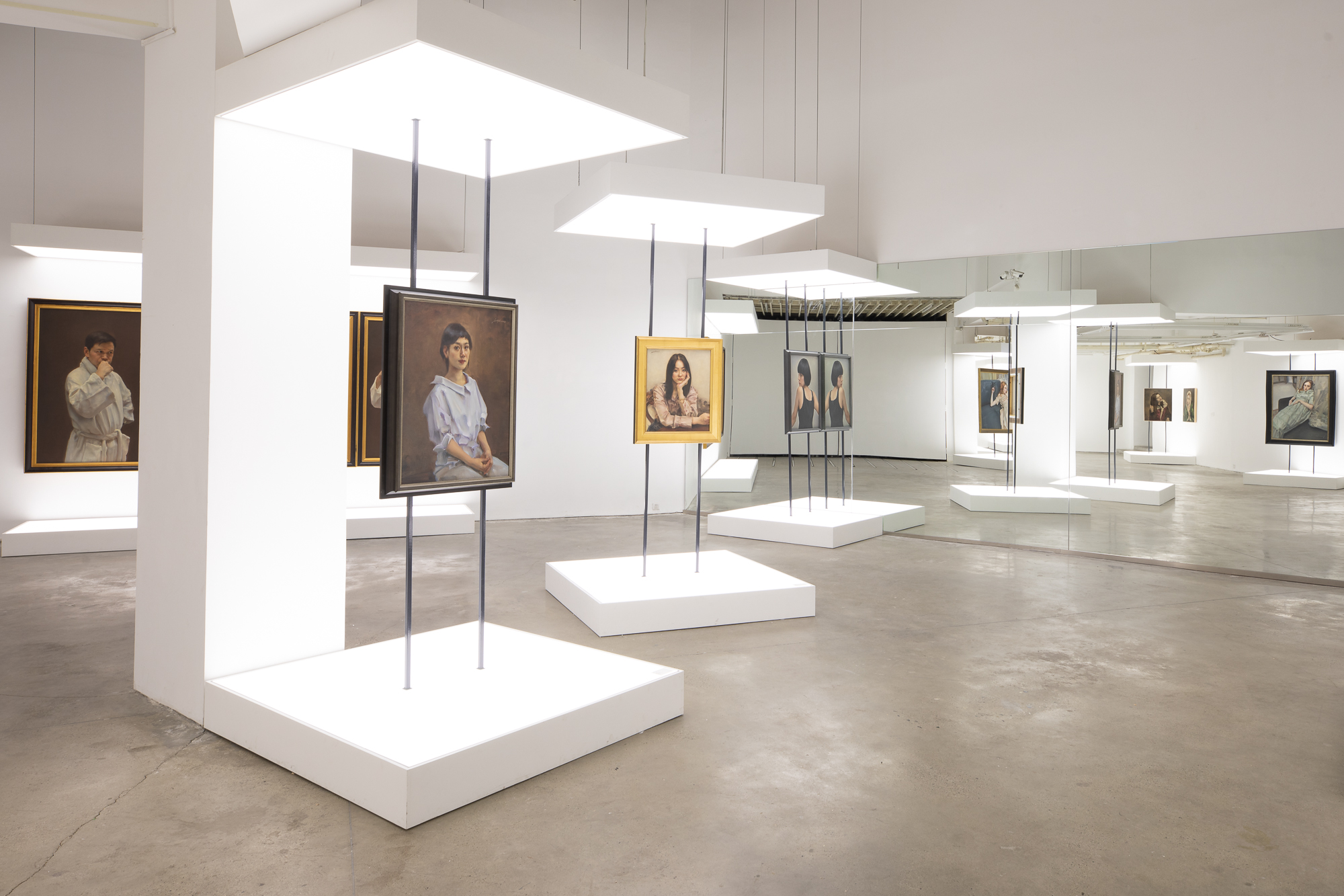 是致力于展示并推进中国当代艺术的专业性画廊,设有艺术作品展示厅