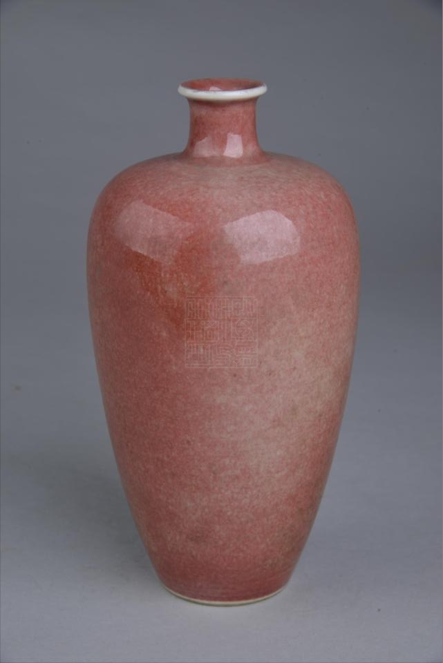  p>民国康熙款豇豆红釉瓷梅瓶是重庆中国三峡博物馆收藏的瓷器. /p>