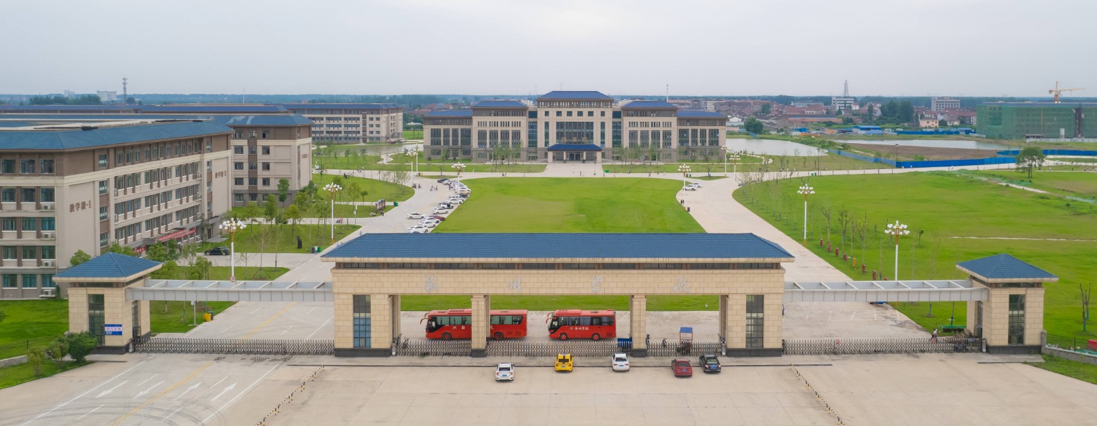 荆州学院