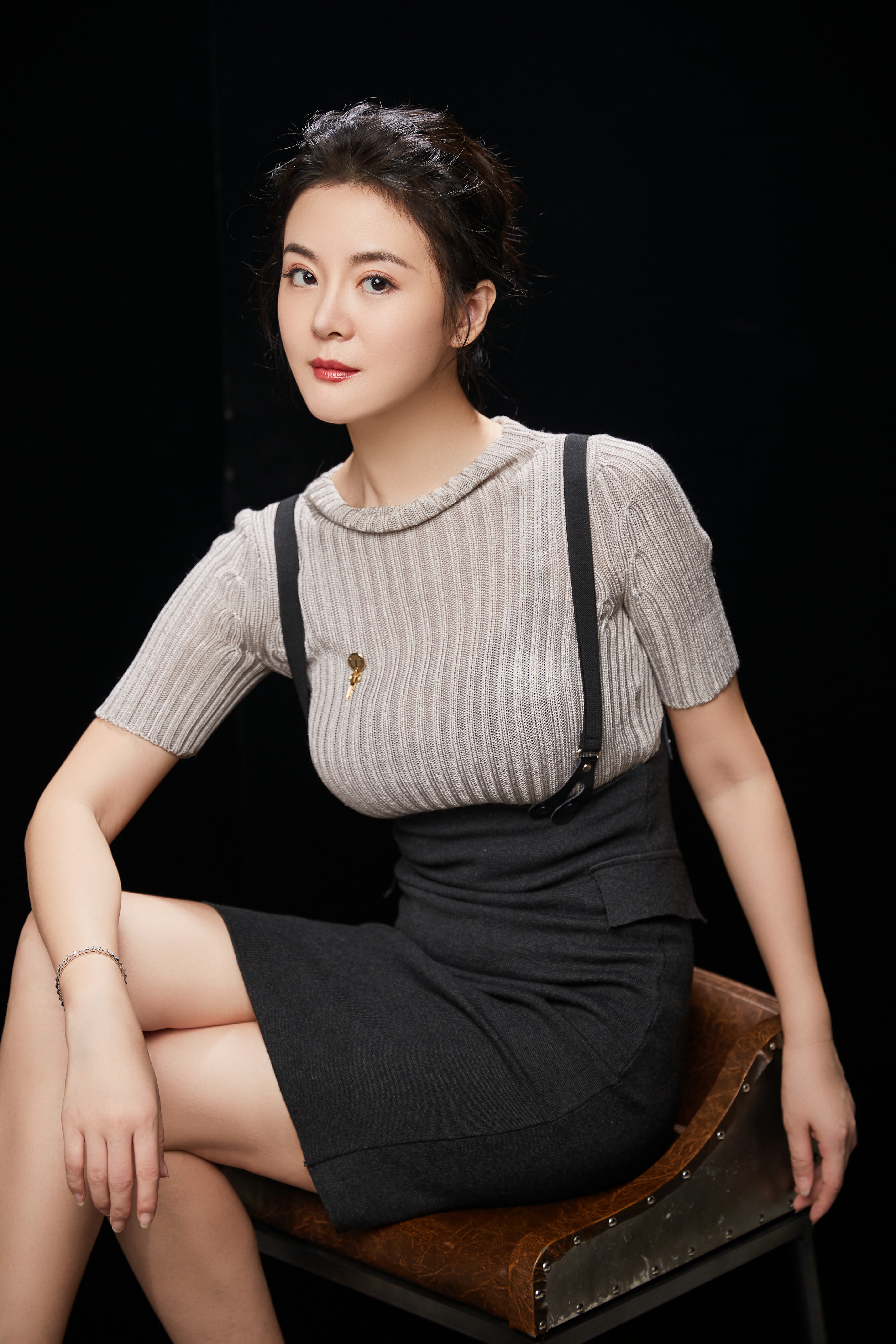  p>李鑫雨(英文名:cindy),本名:李欣雨,出生于陕西省,后移居中国香港