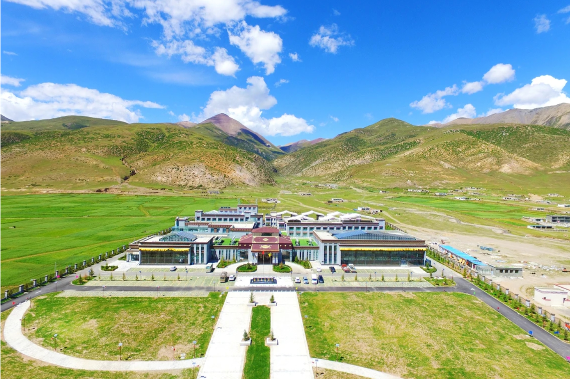 康玛温泉位于当雄县公堂乡冲嘎村一组,可提供住宿,温泉,餐饮等服务
