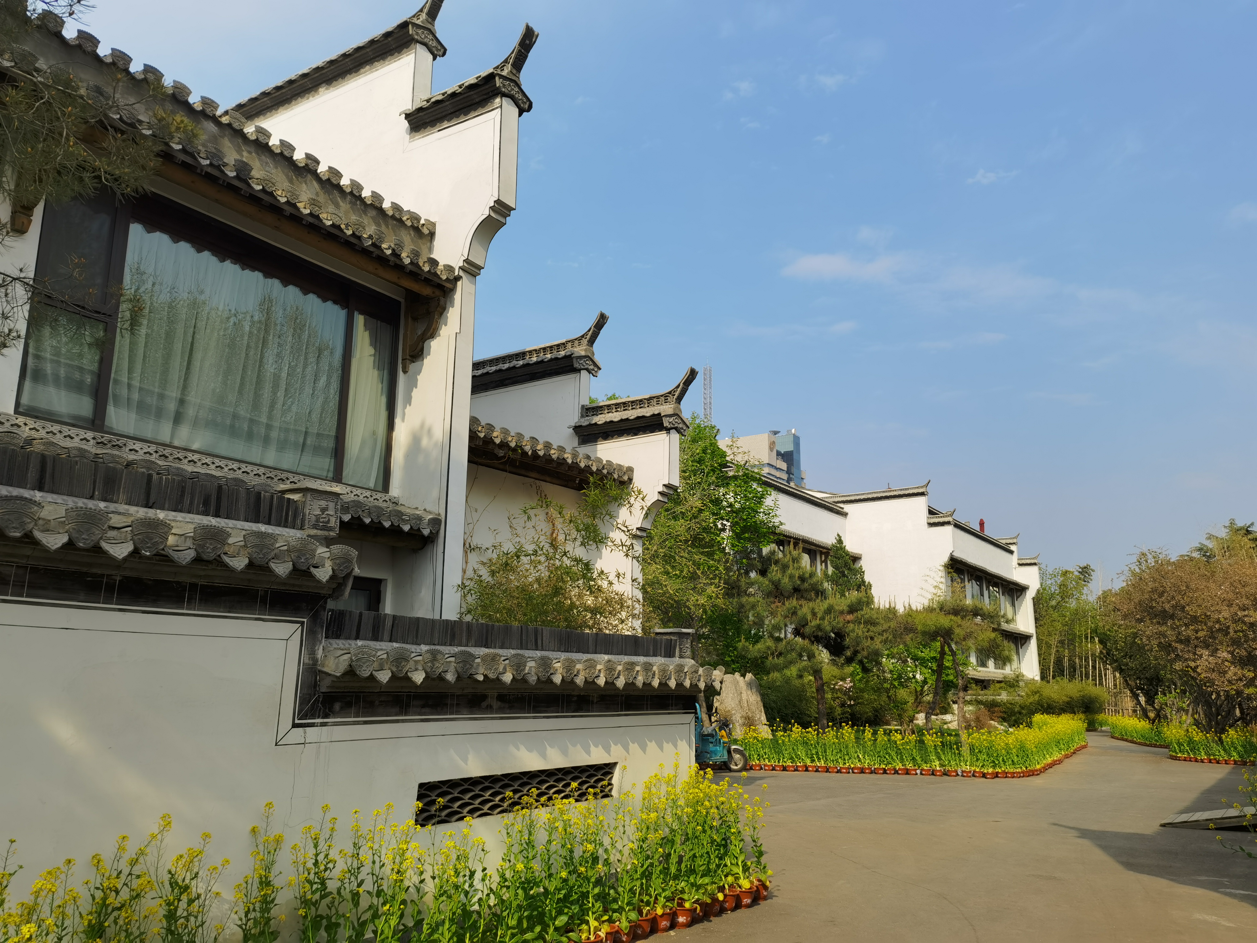 ">徽派建筑又称<a target="