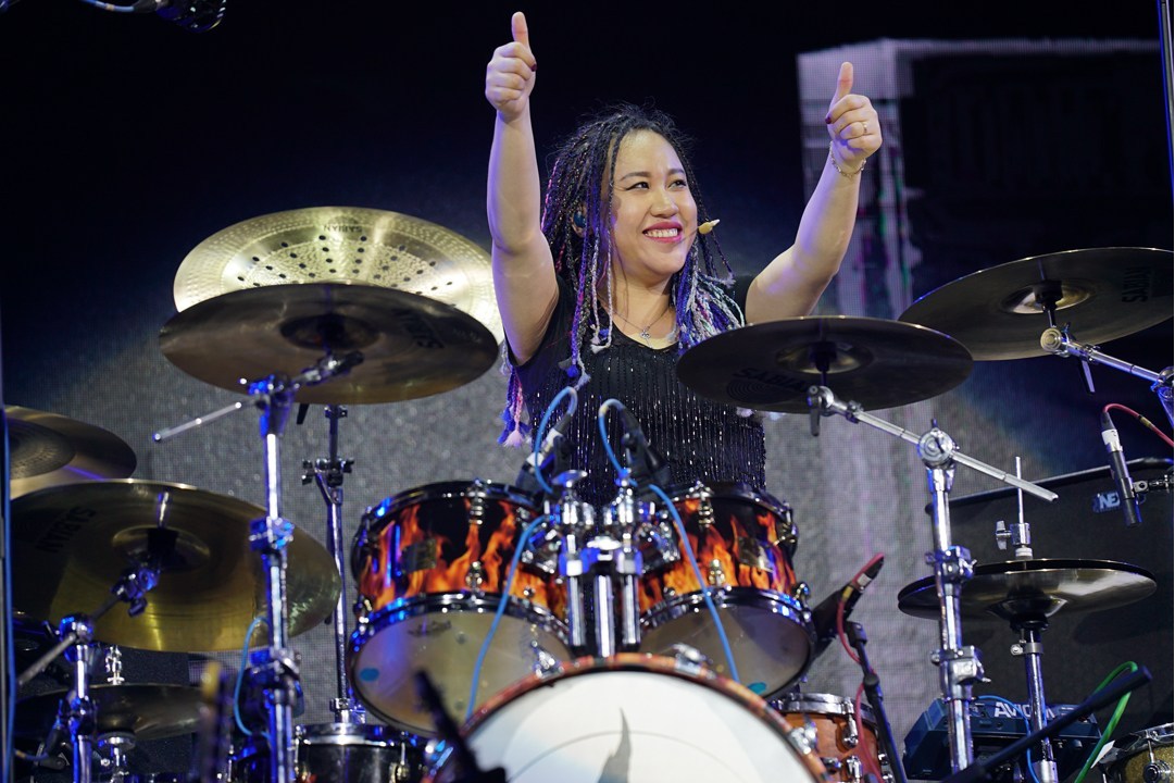 女,出生于北京,零点乐队成员之一,乐队鼓手,代表作品有《相信我》等