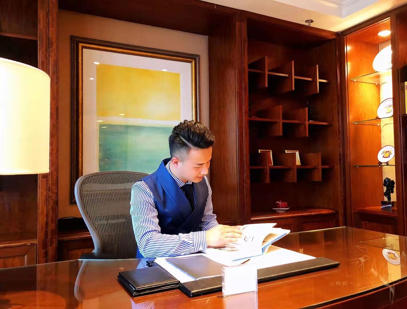  p>元甲,男,南京知音主持人工作室创始人,婚礼主持人,ims国际魔术师